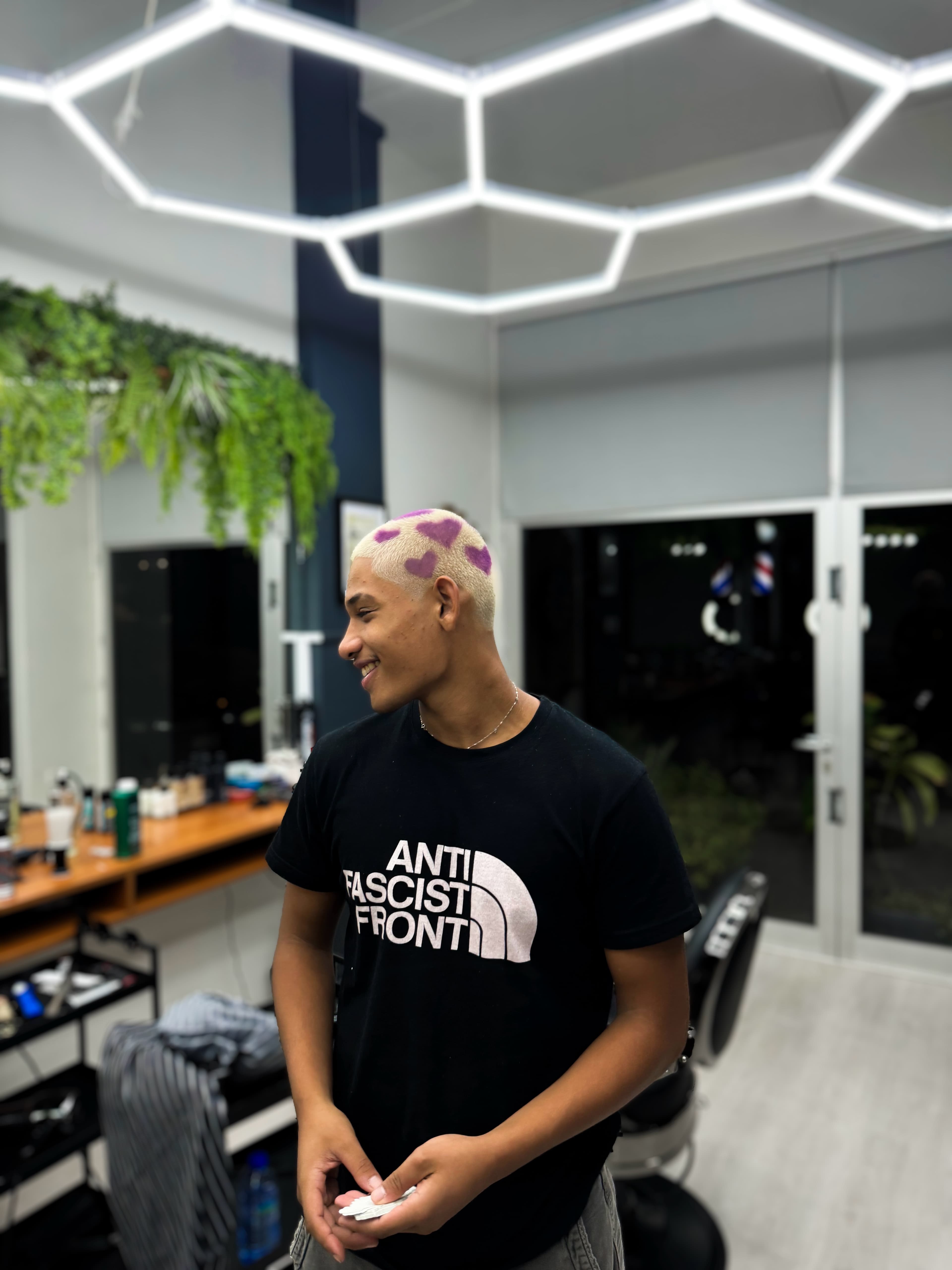 Professional beard grooming service at Los Santos Barbershop